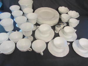 lot 78 image: Milk Glass Dinnerware