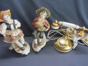 lot 146 image: Italian Figures, Phone