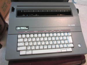 lot 194 image: Electric Typewriter