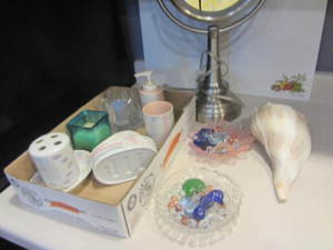 lot 196 image: Makeup Mirror, Bathroom Sets