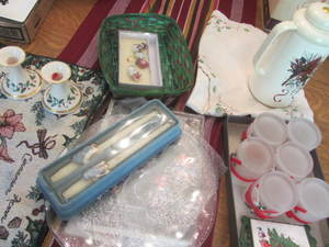 lot 199 image: Christmas Decorations
