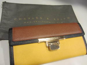lot 205 image: C & E Wallet