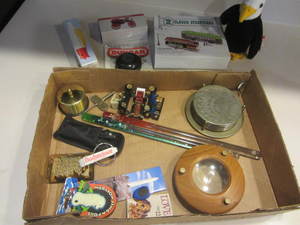 lot 211 image: Dresser Items
