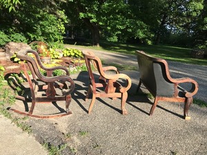 lot 17 image: Antique Parlor Sofa Set