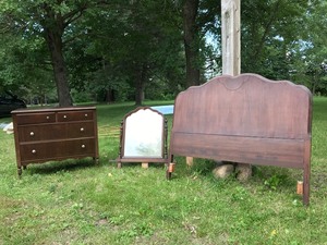 lot 15 image: Antique Bedroom Set