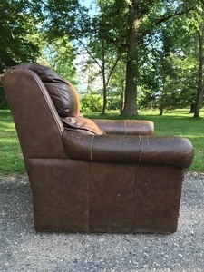 lot 45 image: Vintage Leather chair