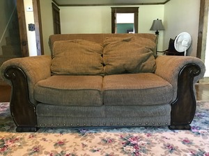 lot 57 image: Living Room Set