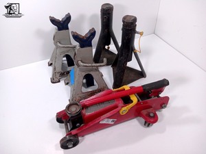 lot 419 image: 4 Ton Trolly Jack and Jack Stands