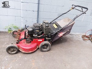 lot 422 image: Exmark 30 in Commercial Lawn Mower