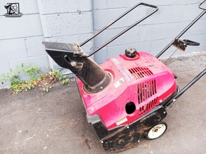 lot 423 image: Honda HS520 Snow Blower