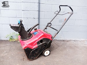 lot 426 image: Toro Power Clear Snowblower
