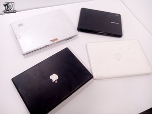 lot 506 image: 2 Apple MacBooks, 1 Samsung Chromebook, 1 Hp Pavilion Laptops