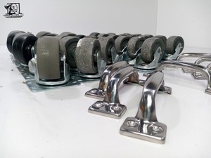 lot 548 image: 35 Coasters 7 Handles