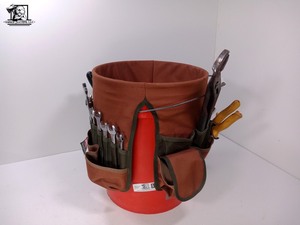 lot 515 image: Assorted Tools With Bucket Sleeve