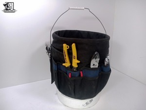 lot 513 image: Assorted Tools With Bucket Sleeve