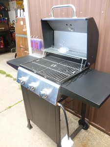 lot 16 image: Blue Rhino 3 burner gas bbq grill. New condition. As shown.