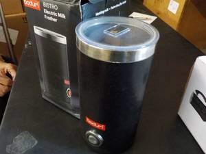 lot 29 image: Bodum Bistro Electric Milk Frothier...
