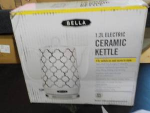 lot 63 image: Bella 1.2 Liter Electric Kettle...