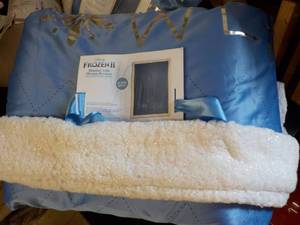 lot 89 image: Frozen II Blanket with Sherpa Rever...