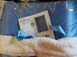 lot 90 image: Frozen II Blanket with Sherpa Rever...