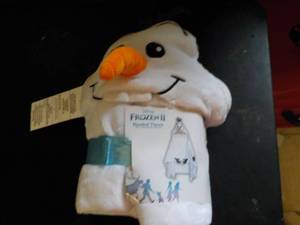 lot 94 image: Frozen II Hooded Throw 30 x 50...