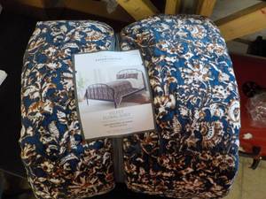 lot 95 image: King Size Velvet Floral Quilt...