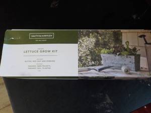 lot 98 image: Smith and Hawkin Lettuce Grow Kit...