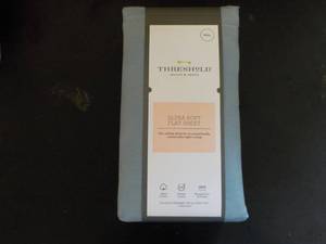 lot 153 image: Threshold flat Sheets Full size...