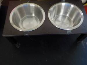 lot 161 image: Pet Double Feeding Dishes 15 x 8 x ...