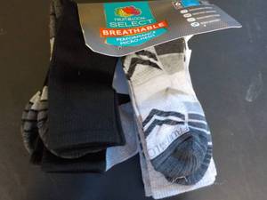 lot 193 image: 6 Pairs of Fruit of Loom Socks New...