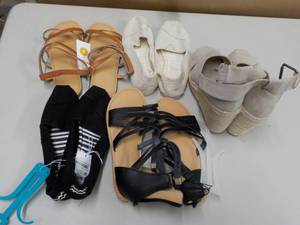 lot 227 image: Shoes Size 6...
