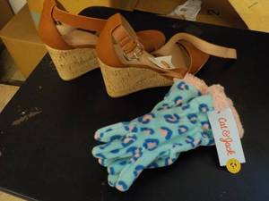 lot 229 image: Gloves and Size 9 12 Shoes New Fr...
