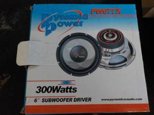lot 255 image: Pyramid PW677x 300 watts Sub Woofer...