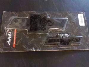 lot 262 image: Chevy Emblems...