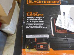 lot 290 image: Black and Decker O15 amp Battery Ch...