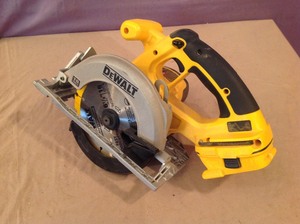 lot 4 image: Dewalt 18 Volt Cordless Drill