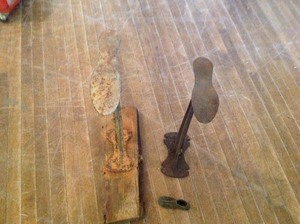 lot 115 image: Vintage Metal Cobbler Shoe Stands