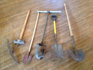 lot 127 image: Yard Tools