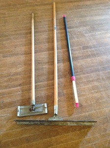 lot 128 image: Squeegee & Extension Pole