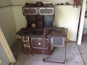 lot 150 image: Antique Monarch Stove