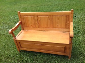 lot 154 image: Storage Bench