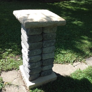 lot 173 image: Yard Decor