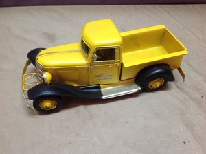 lot 186 image: Toy Metal Pickup