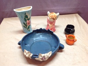lot 211 image: Roseville & Other Pottery