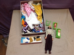 lot 215 image: Dolls & Clothing