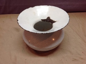 lot 226 image: Porcelain Spittoon