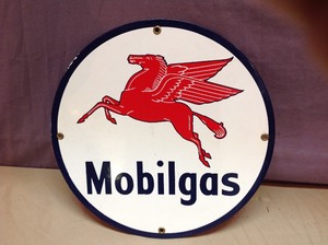 lot 250 image: Porcelain Mobilgas Sign