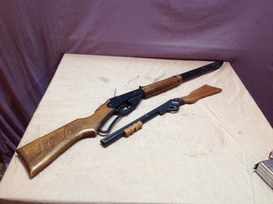 lot 252 image: Red Ryder BB Gun & Toy Gun
