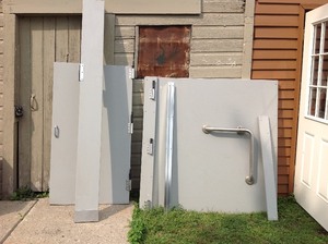 lot 259 image: Commercial Bathroom Enclosure
