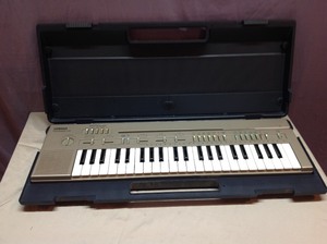lot 267 image: Yamaha Keyboard